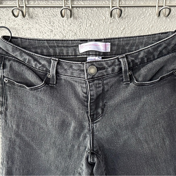 Women’s Size 7 No Boundaries Black Stretch Skinny Jeans Mid Rise - Picture 4 of 7